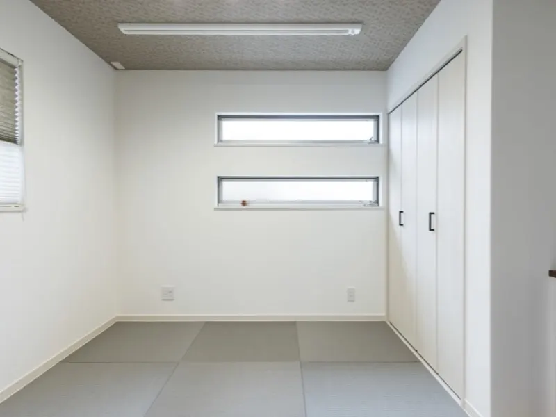 内装をやり直した後の和室。畳と白い壁